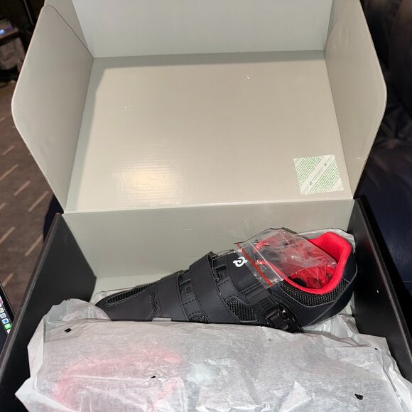 Peloton Cycling Shoes Size 45/Mens 11 NEW IN BOX - Picture 1 of 4